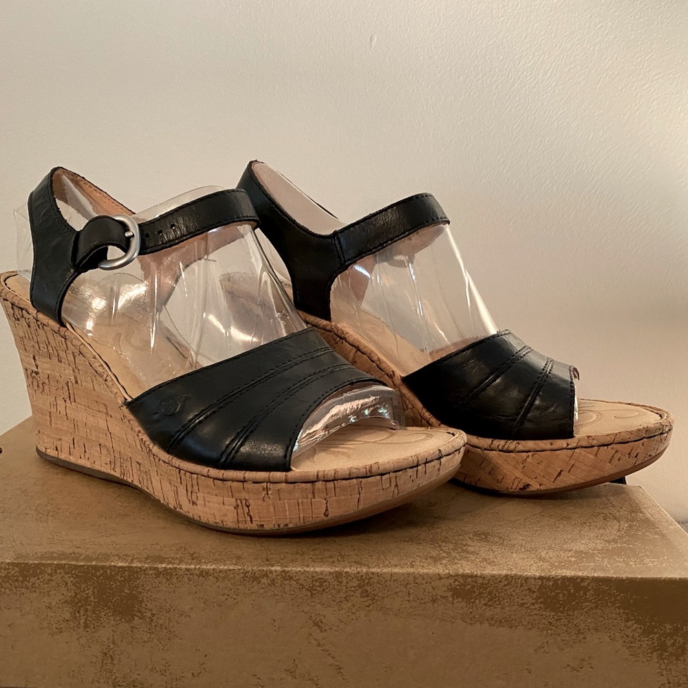 Born Black Issa Wedge Size 8